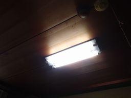 愛知県名古屋市　共同アパート施設内逆富士型蛍光灯照明器具取替え交換工事画像