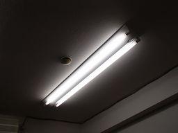 愛知県名古屋市 事務所内富士型蛍光灯照明器具取替え交換工事画像