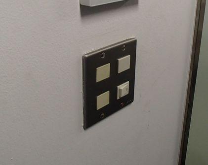 愛知県名古屋市 テナント事務所ビル埋込型照明器具スイッチ切り替え配線工事画像