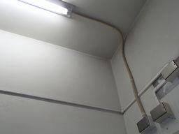 愛知県名古屋市 テナントビル共用階段照明用電源配線配管工事画像