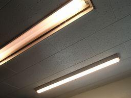愛知県名古屋市 コインランドリー内天井富士型蛍光灯LED照明器具増設配線取付け工事画像