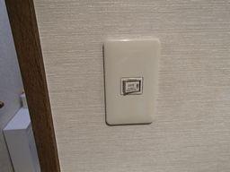 愛知県名古屋市 マンションアパート トイレ照明用片切スイッチ取替え交換工事画像