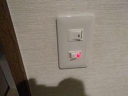 愛知県名古屋市 マンションアパート トイレ照明用片切スイッチ取替え交換工事画像