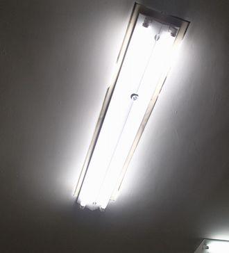 愛知県名古屋市 テナントビル事務所電池別置式非常灯兼用蛍光灯照明器具取替え交換工事画像