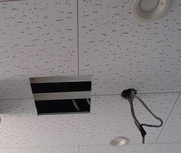 愛知県名古屋市 テナントビル 共用トイレ改修 照明スイッチコンセント換気扇取付け工事画像