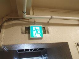 愛知県名古屋市 マンションアパート テナント事務所ビル 共用部LED非常用照明 誘導灯取替え交換工事画像