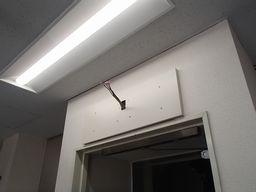 愛知県名古屋市 現場応援 テナント事務所ビル 非常用誘導灯照明器具取替え交換工事画像