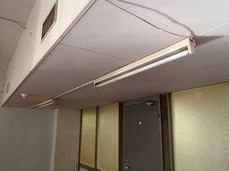 愛知県名古屋市 テナント事務所ビル 照明器具取替え交換改修 露出配線電気工事画像