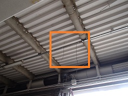 愛知県名古屋市 流通倉庫 トラックヤード内 反射笠付きLED照明器具取替え交換工事画像