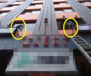 愛知県名古屋市 テナント事務所ビル 外看板用スポットライト投光器取替え交換工事画像