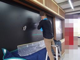 愛知県名古屋市 電気工事 現場応援 モニター壁掛け金具取付工事画像