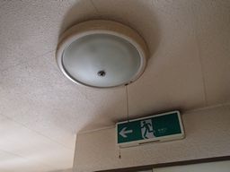愛知県名古屋市 電気工事応援 事務所ビル 共用階段灯取替え交換工事画像
