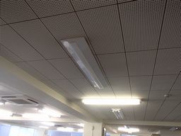 愛知県名古屋市 テナント事務所ビル 貸テナント LED直付け富士型照明器具取替え交換工事画像