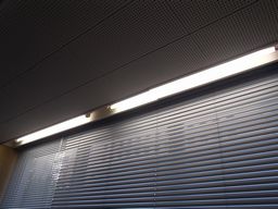 愛知県名古屋市 テナント事務所ビル 貸テナント トラフ型LEDベースライト照明器具取替え交換工事画像