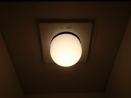 愛知県名古屋市 飲食店舗内 照明付きトイレ換気扇取替え交換工事画像
