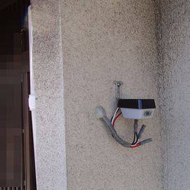 愛知県名古屋市 戸建て住宅 玄関ポーチ灯照明器具用明暗センサースイッチ取付け工事画像