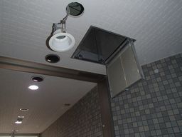 愛知県名古屋市 マンションアパート 共用部 天井点検口新規取付設置工事画像